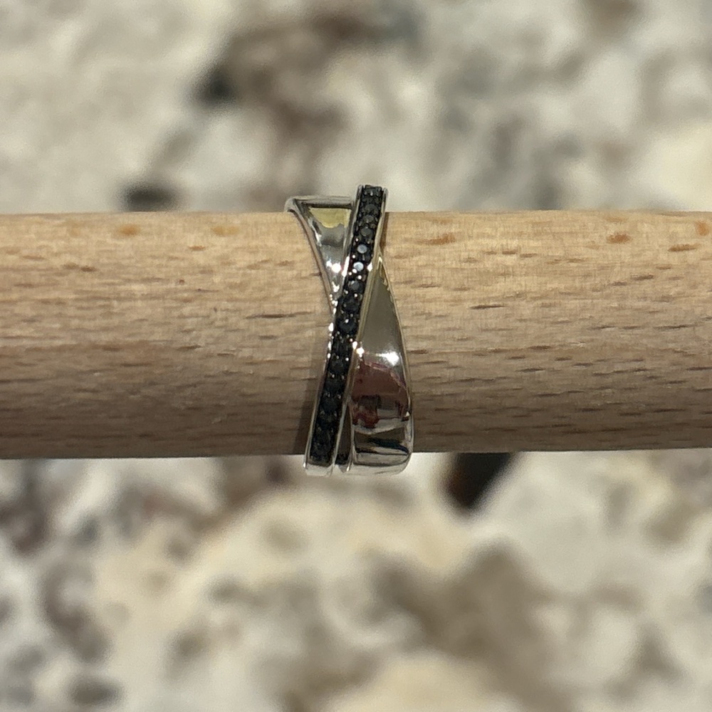 Elegant Silver and Black Women's Ring